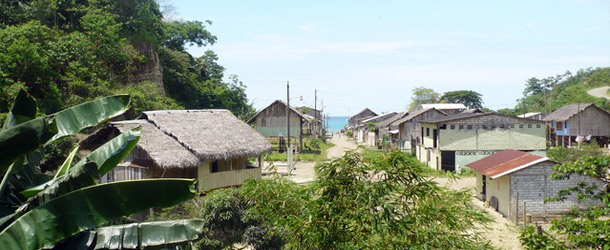 The village of Estero de Plátano on the Pacific coast where Yanapuma supports students to study at high school